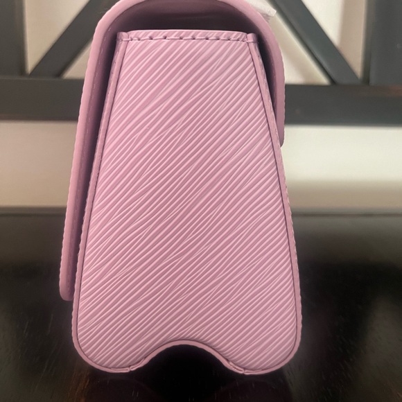 BRAND NEW! Louis Vuitton Twist PM Pink - Picture 4 of 13